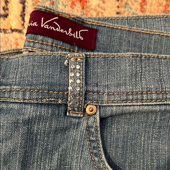 Gloria Vanderbilt Blue Denim Capri Jewels Jeans Size 10 - Picture 3 of 12